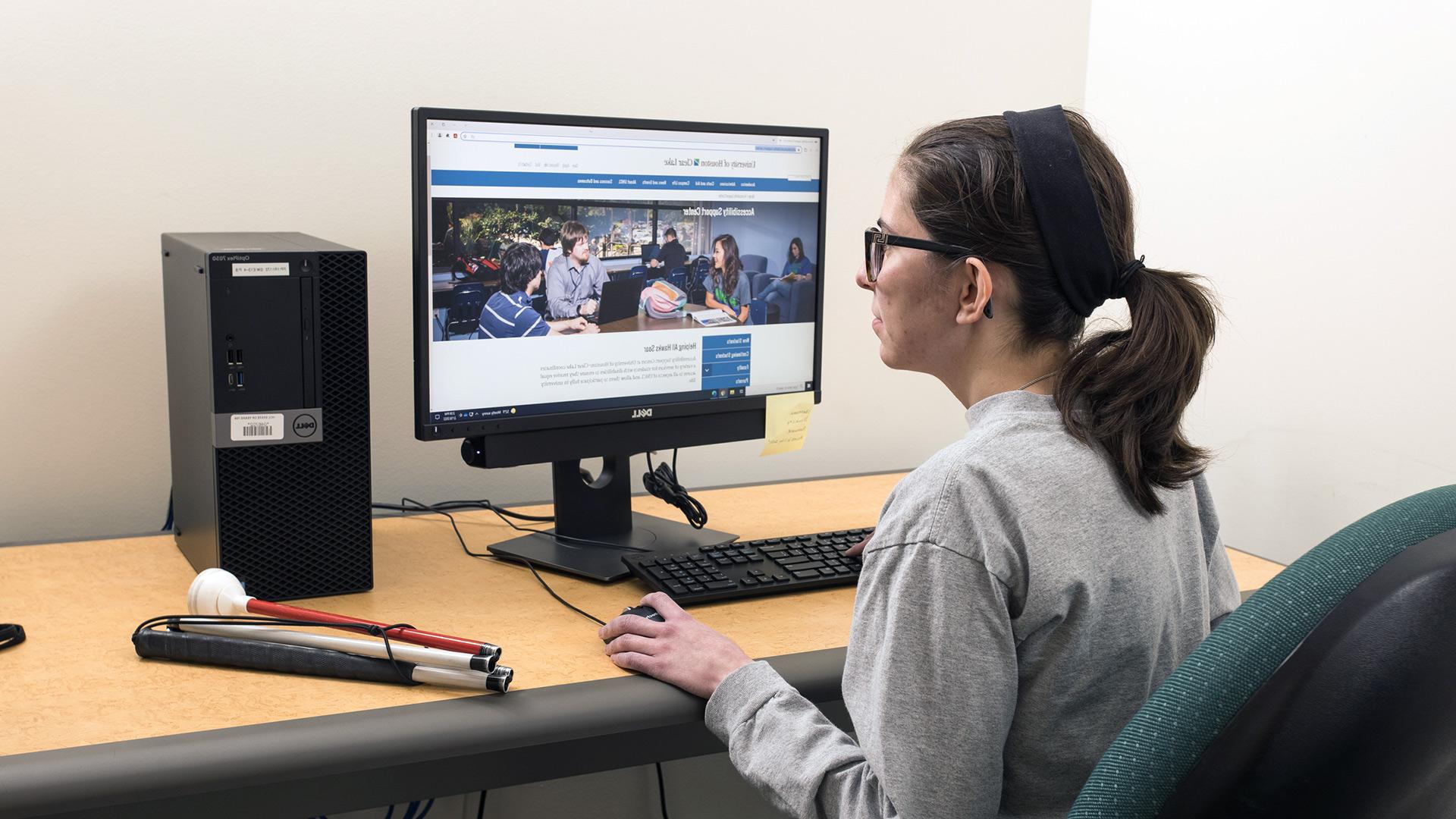 Photo of student visiting the UHCL Accessibility Support Center